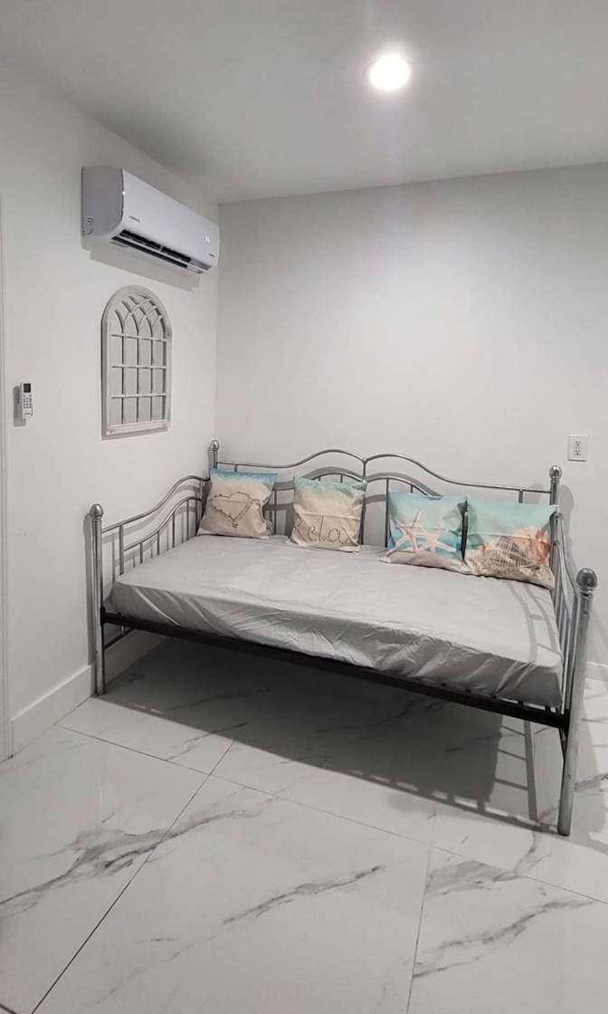 Rebeca's room