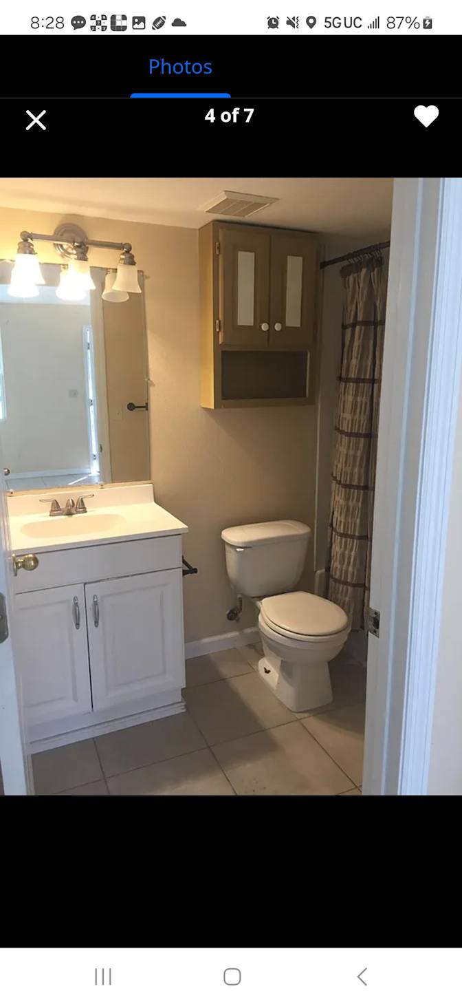 Lobo Bound's room
