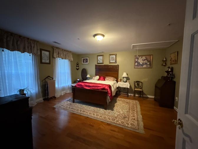 SARA RUBINO's room