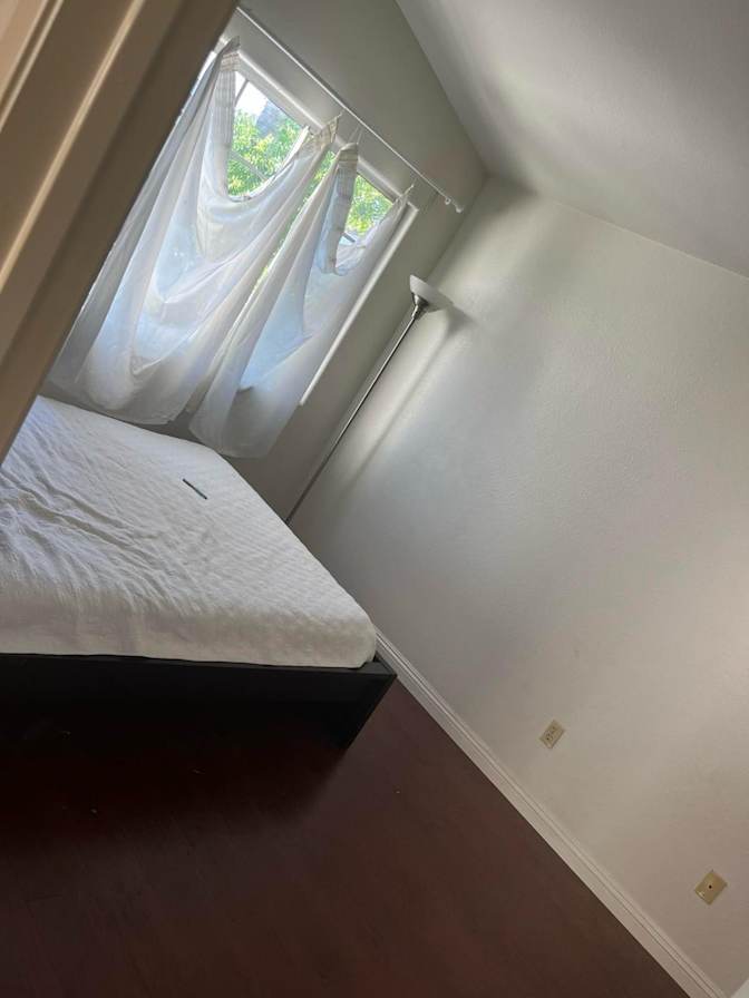 Iza Max's room