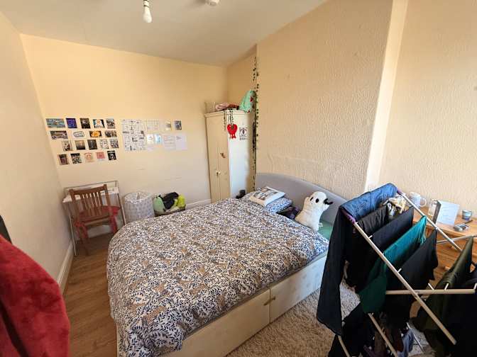 Taryn's room