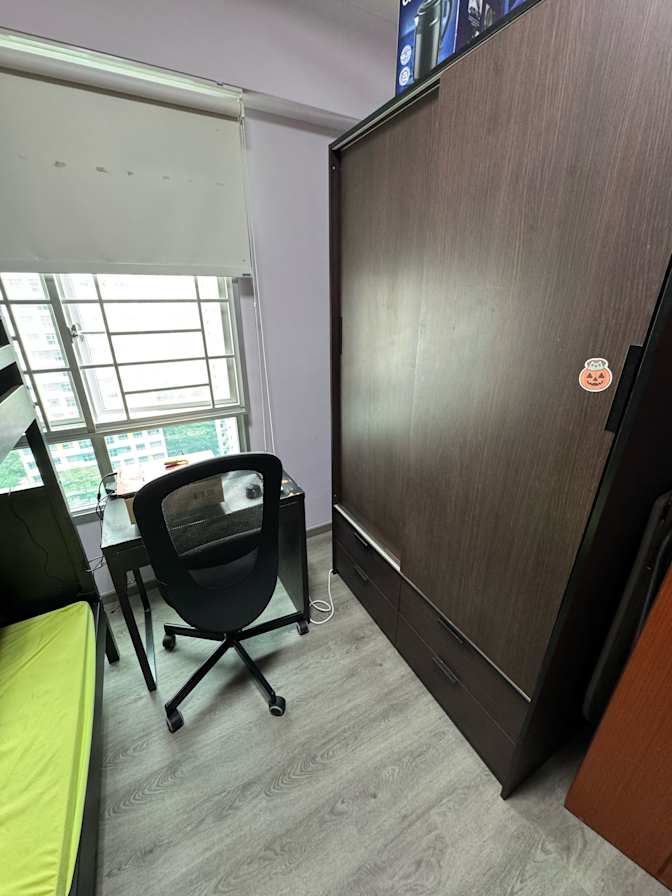 BERNARD LIN's room