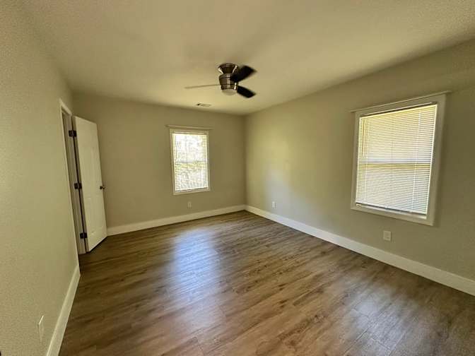 Alcove Rooms's room