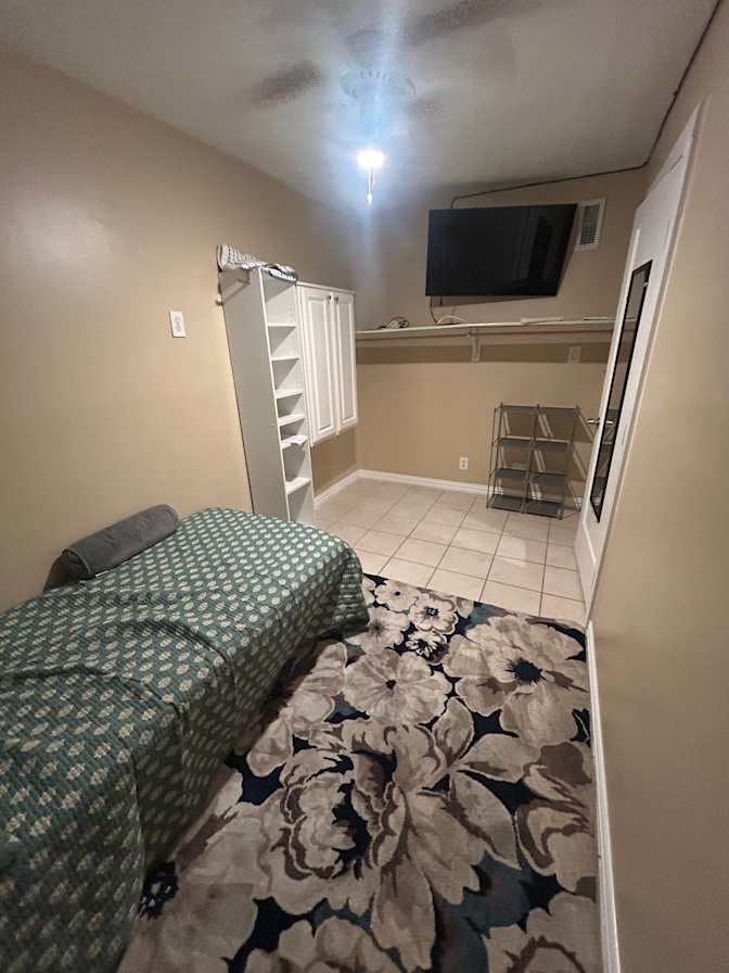 Garza Monique's room