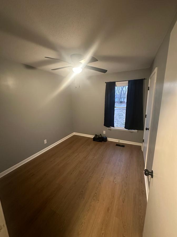 Luis flores's room