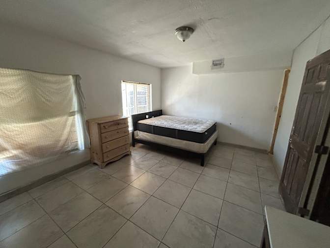 Giovanny's room