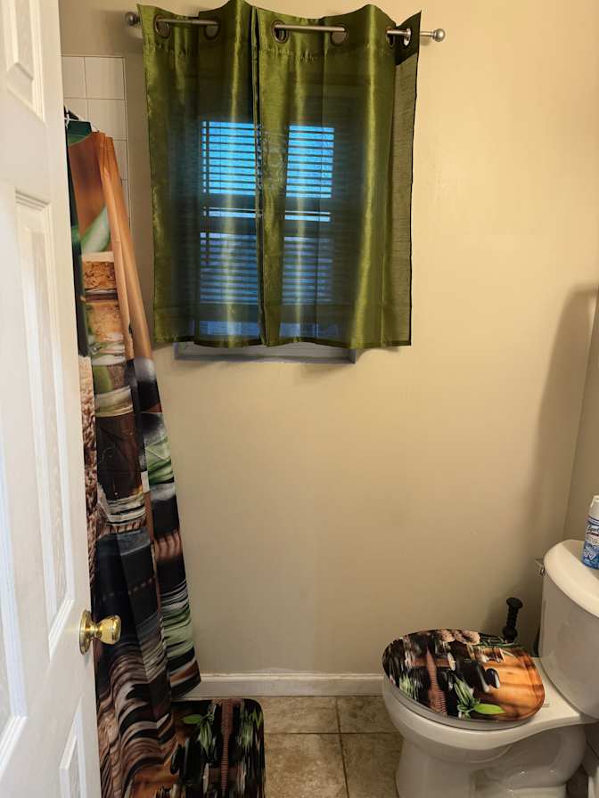 RONNIE's room