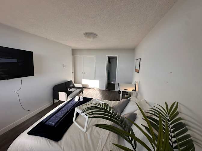 Housingfouryou's room