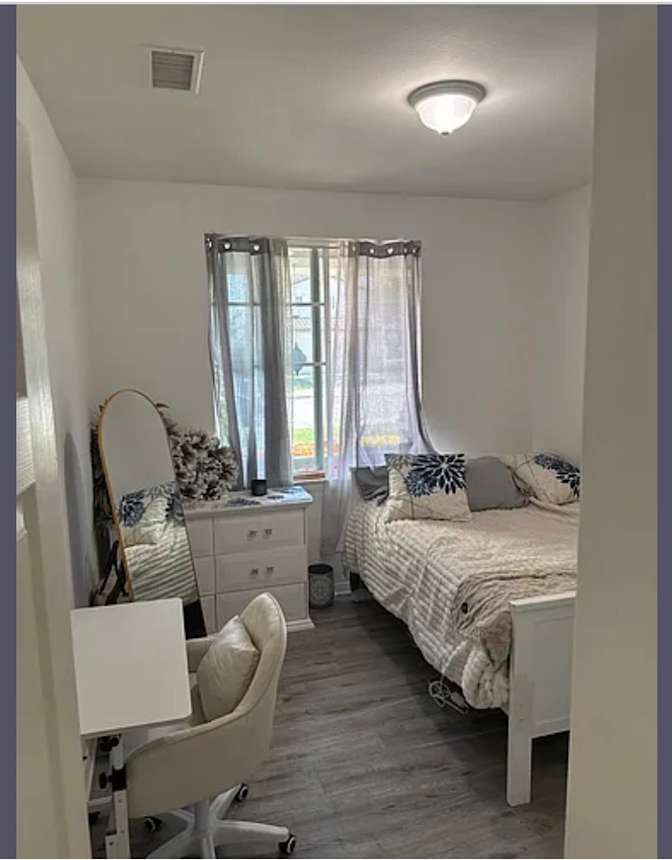 Crystal Leal's room