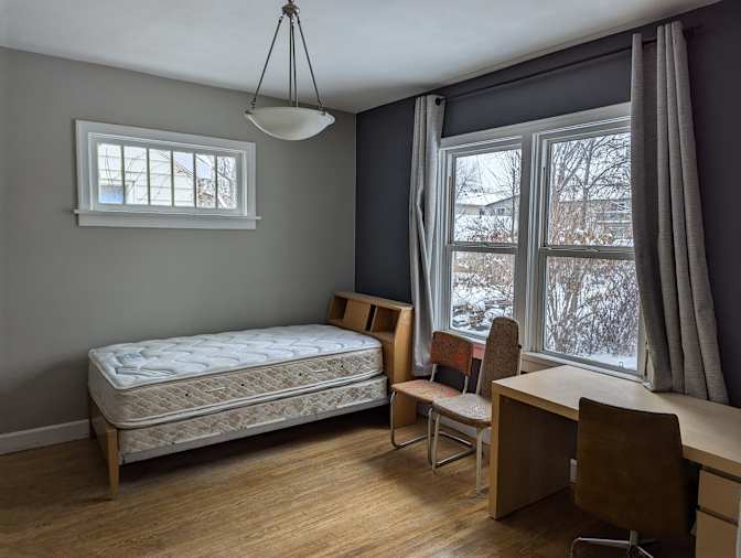 Ken's room