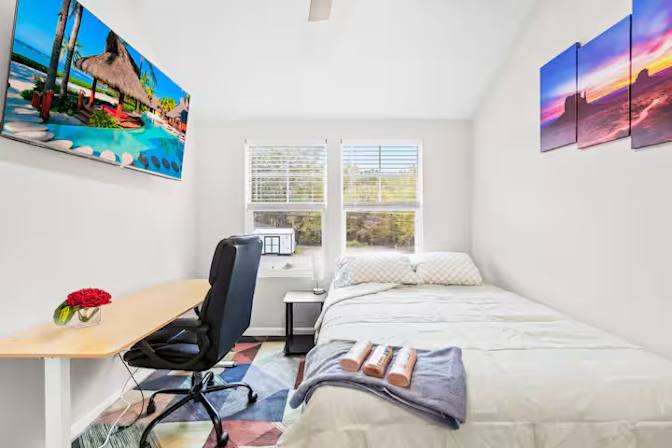 Alcove Rooms's room