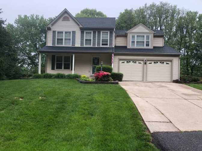1150 sq^2 Woodbridge bright basement has a separate entrance and its own laundry room.'s room