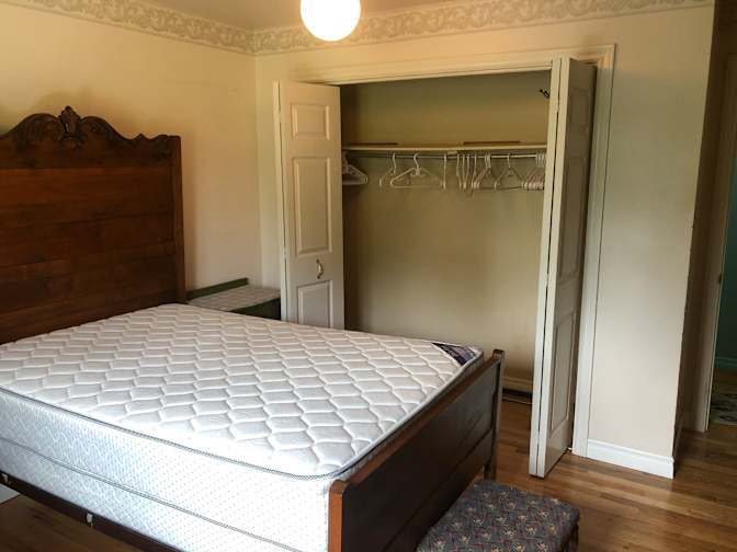 Room for rent's room