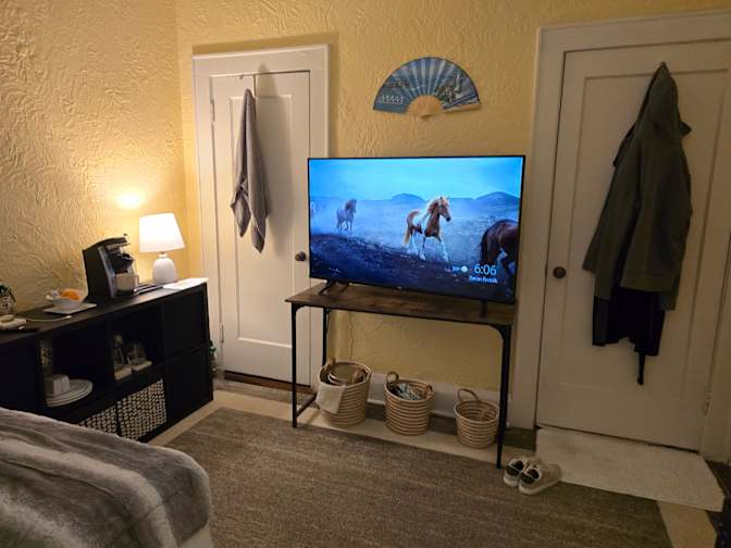 FOR RENT IN JULY's room