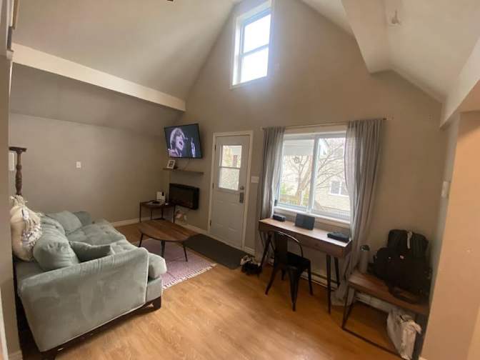 Issa's room