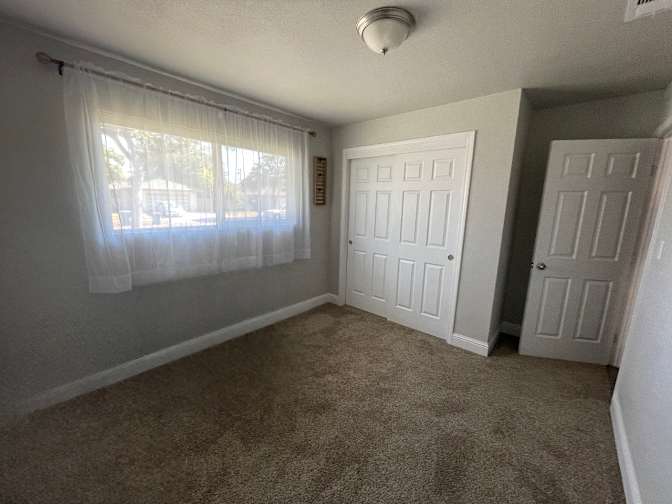 Carlos's room