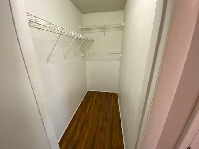 Alcove Rooms's room