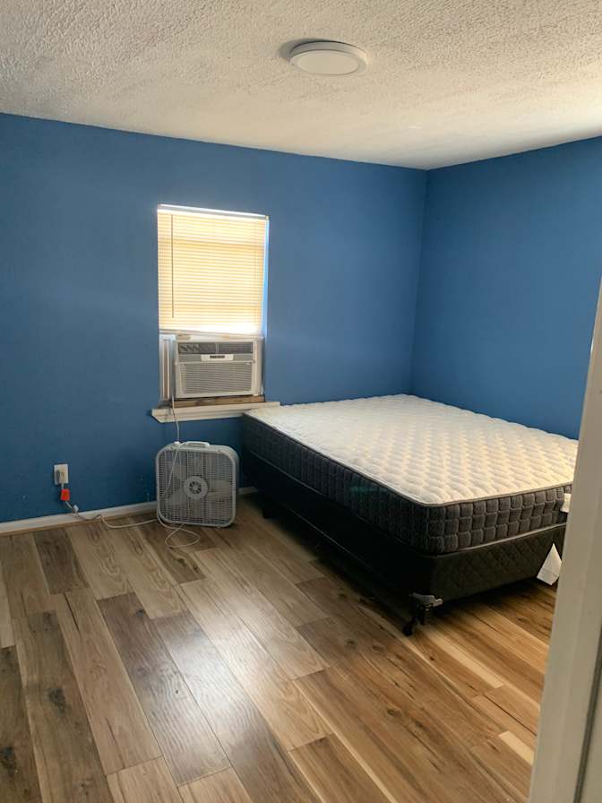 Raj Bey's room