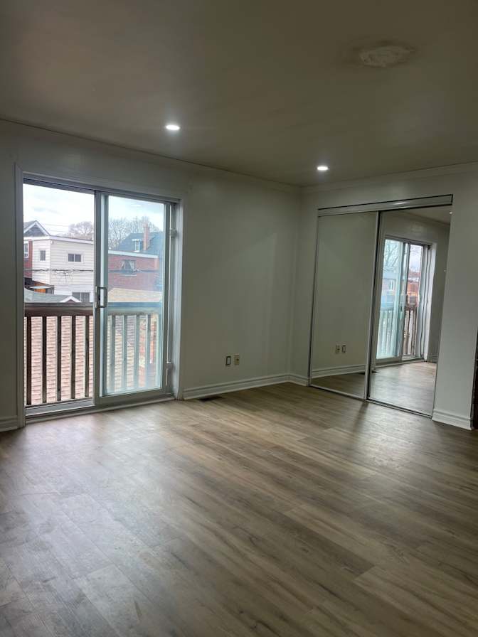 Tolobi Rental's room
