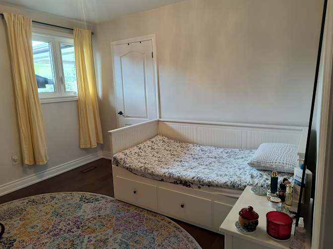 Goli's room