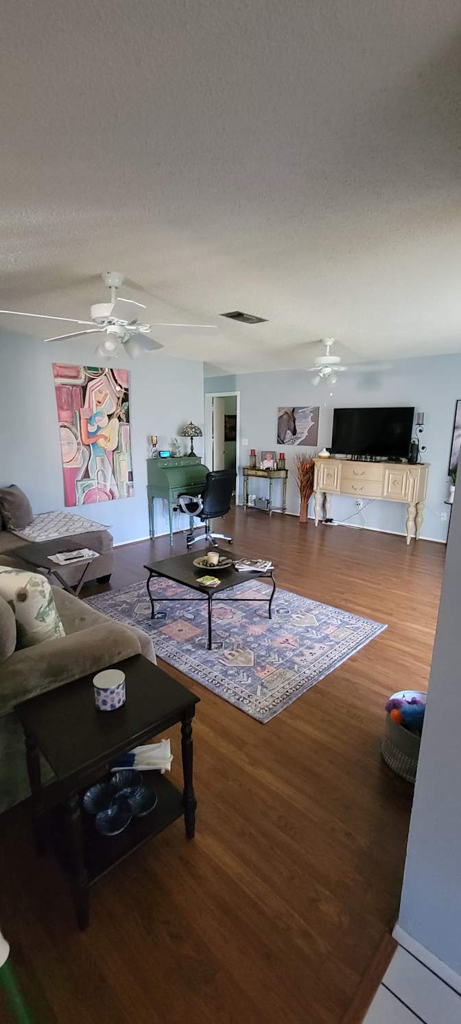 Lyne lheureux's room