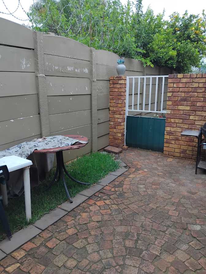 MNR JACQUES F DU PLESSIS's room