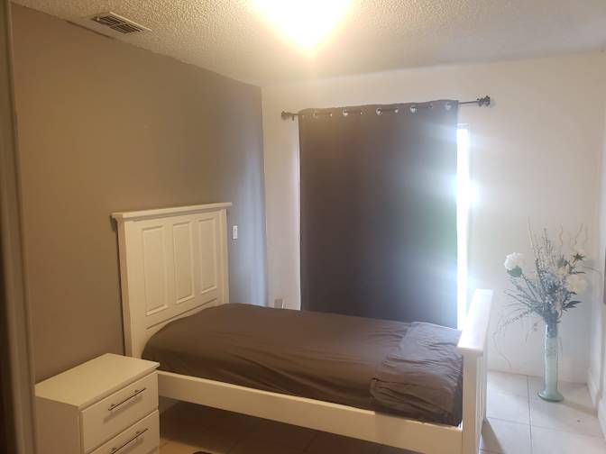 Enrique's room