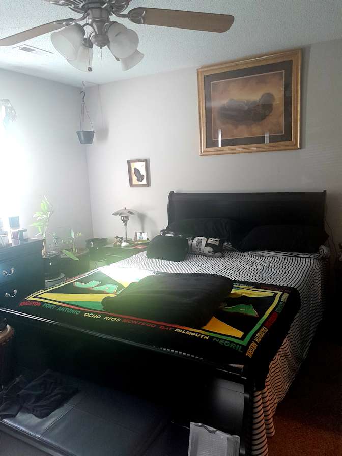 Michelle Flowers's room