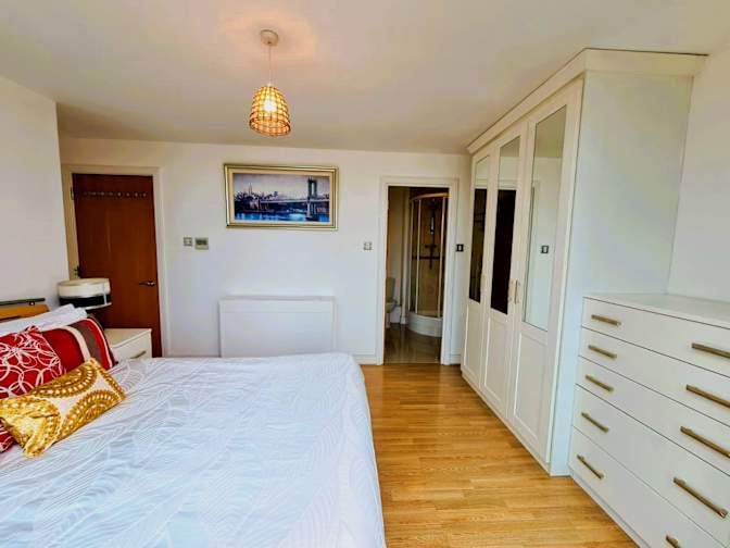 Raz's room