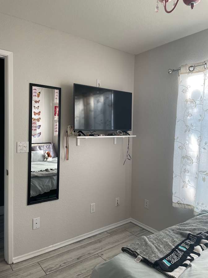 Derah's room
