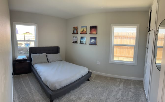 Andres's room