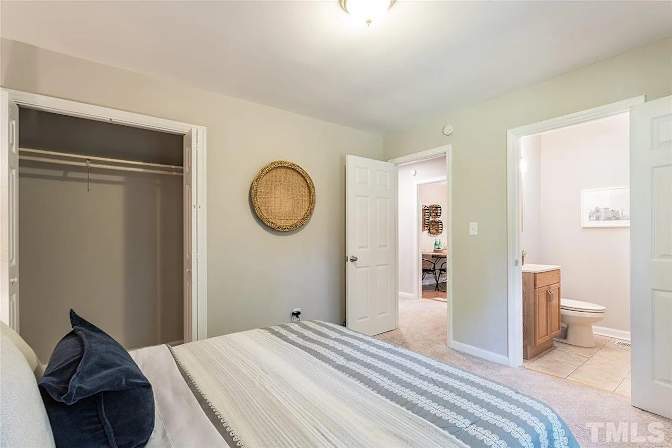 Alcove Rooms's room