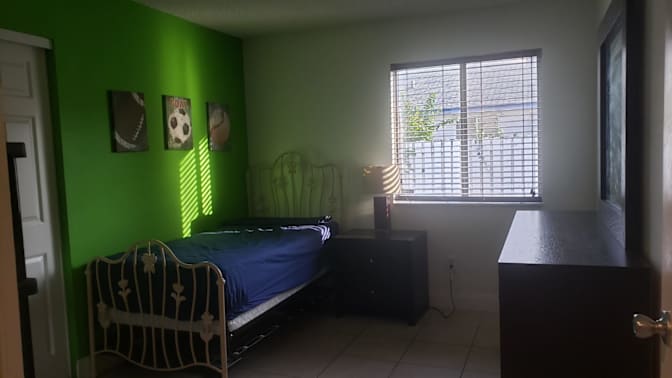 Enrique's room