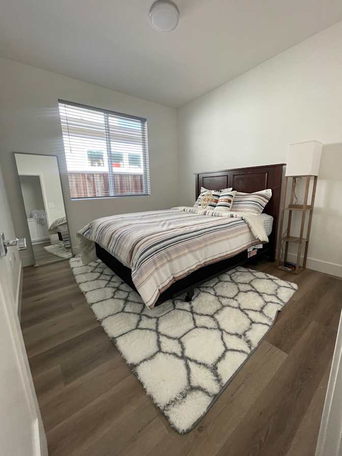 Luis's room