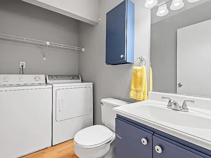 Alcove Rooms's room