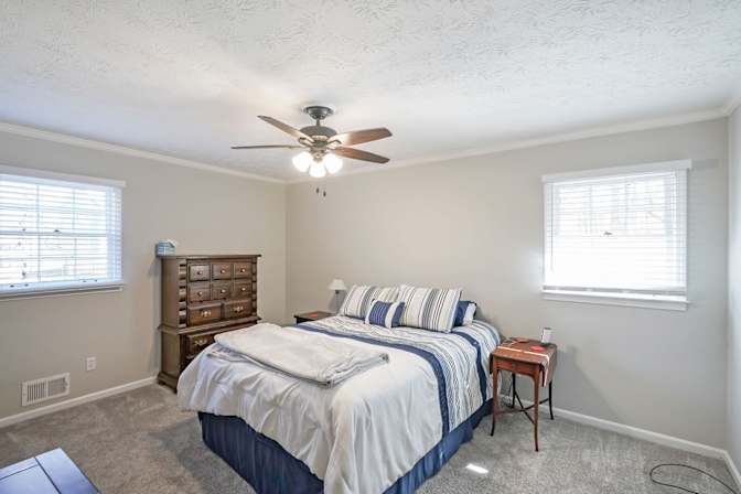 Alcove Rooms's room