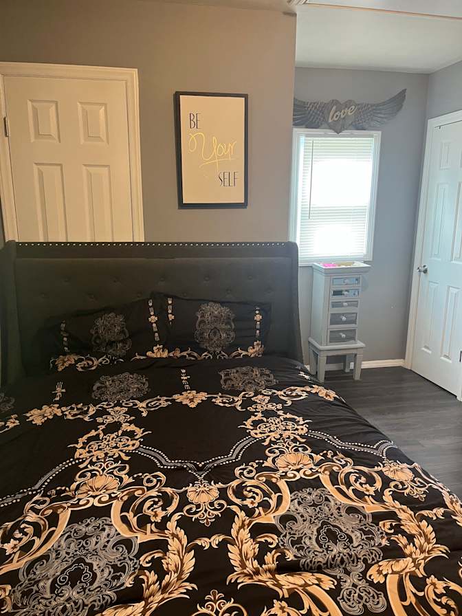 Phenecia's room