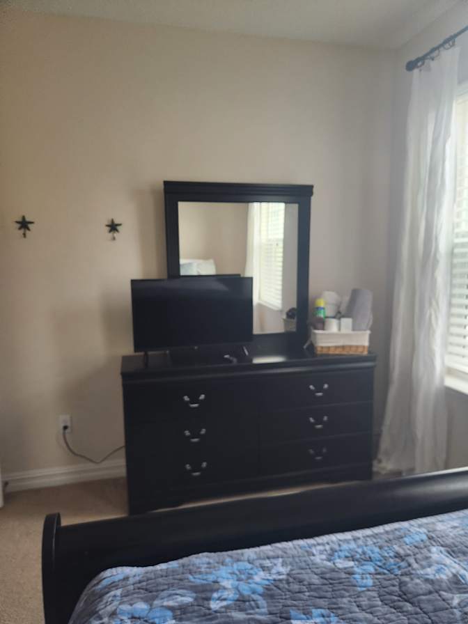 NICOLE's room
