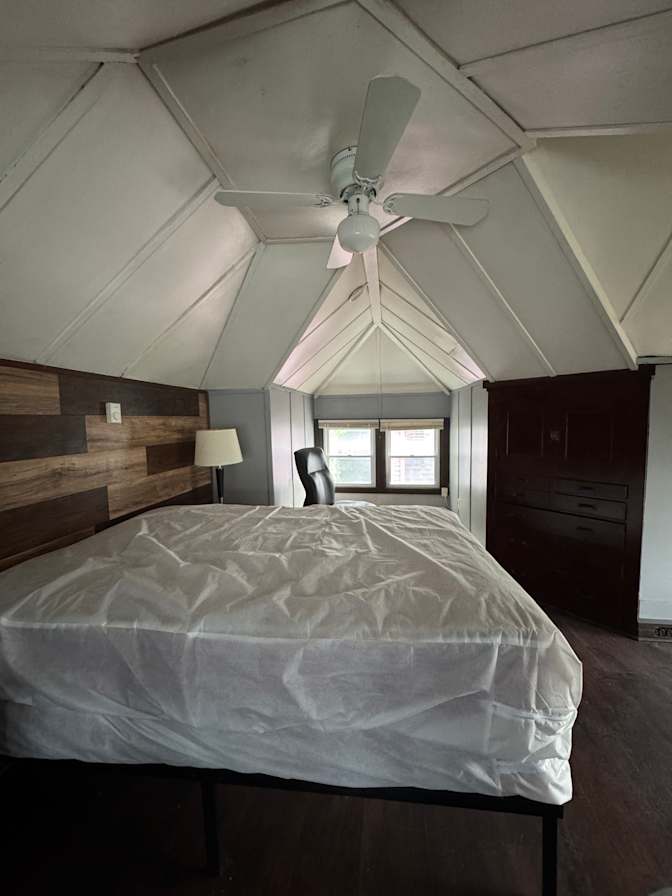 Black Diamond Ministries LLC's room