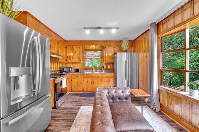 lifedoorrentals's room