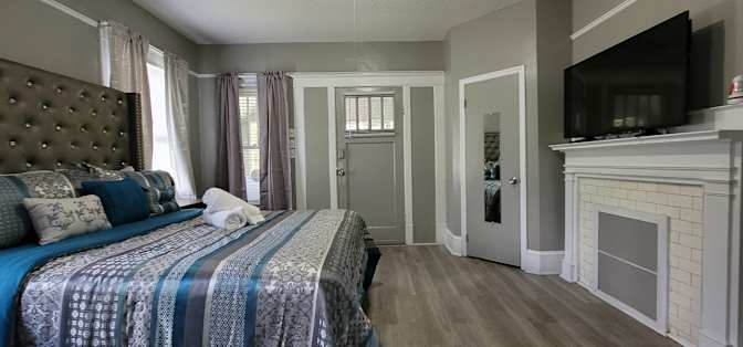 GBU Holdings Group's room