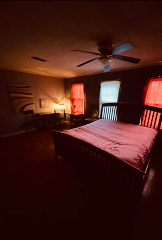 Essence's room