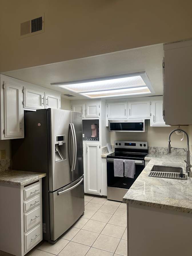 Fresno-Clovis Condo's room