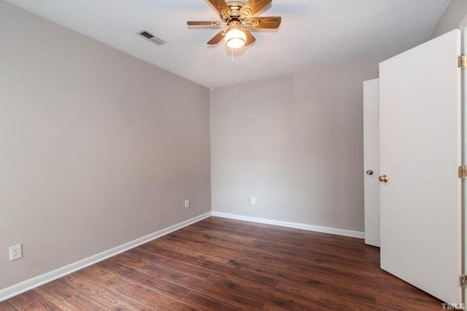 Alcove Rooms's room