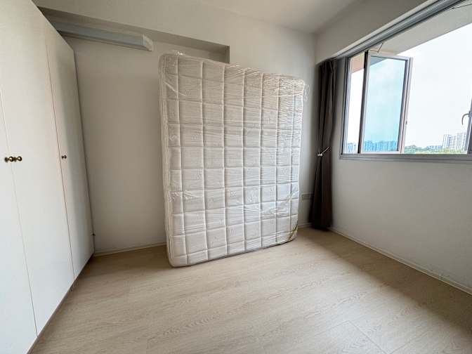 Enzo's room
