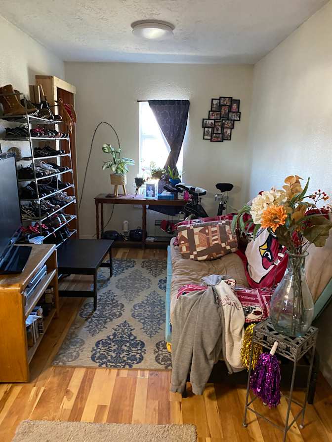 Dee's room
