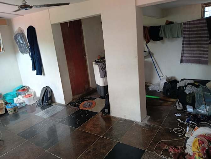 Karthik S's room