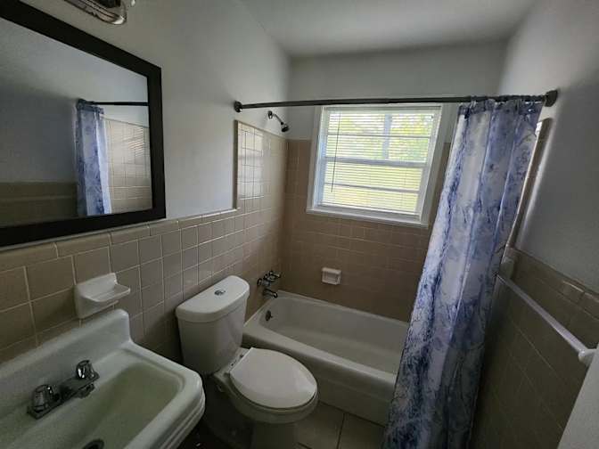 Alcove Rooms's room
