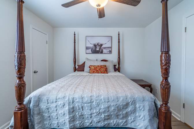 Alcove Rooms's room