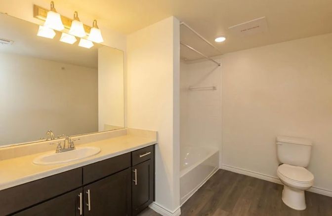 Looking for Roommates's room